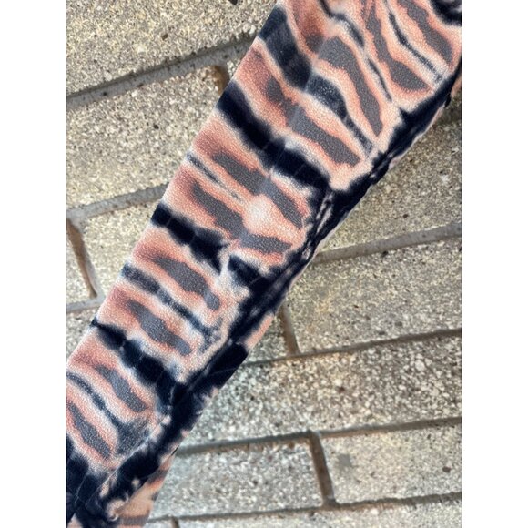 Tie-Dye Long-Sleeve Crewneck Top In Peach & Navy Velvet Blend - Picture 4 of 12